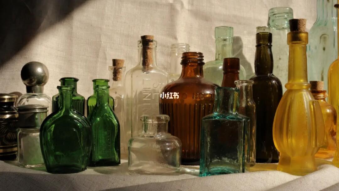 古董玻璃瓶與陽(yáng)光的對(duì)話